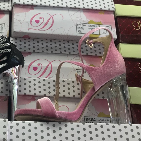 $15 🎀 Pink heels 🎀 clear heel velvet texture - Picture 5 of 7